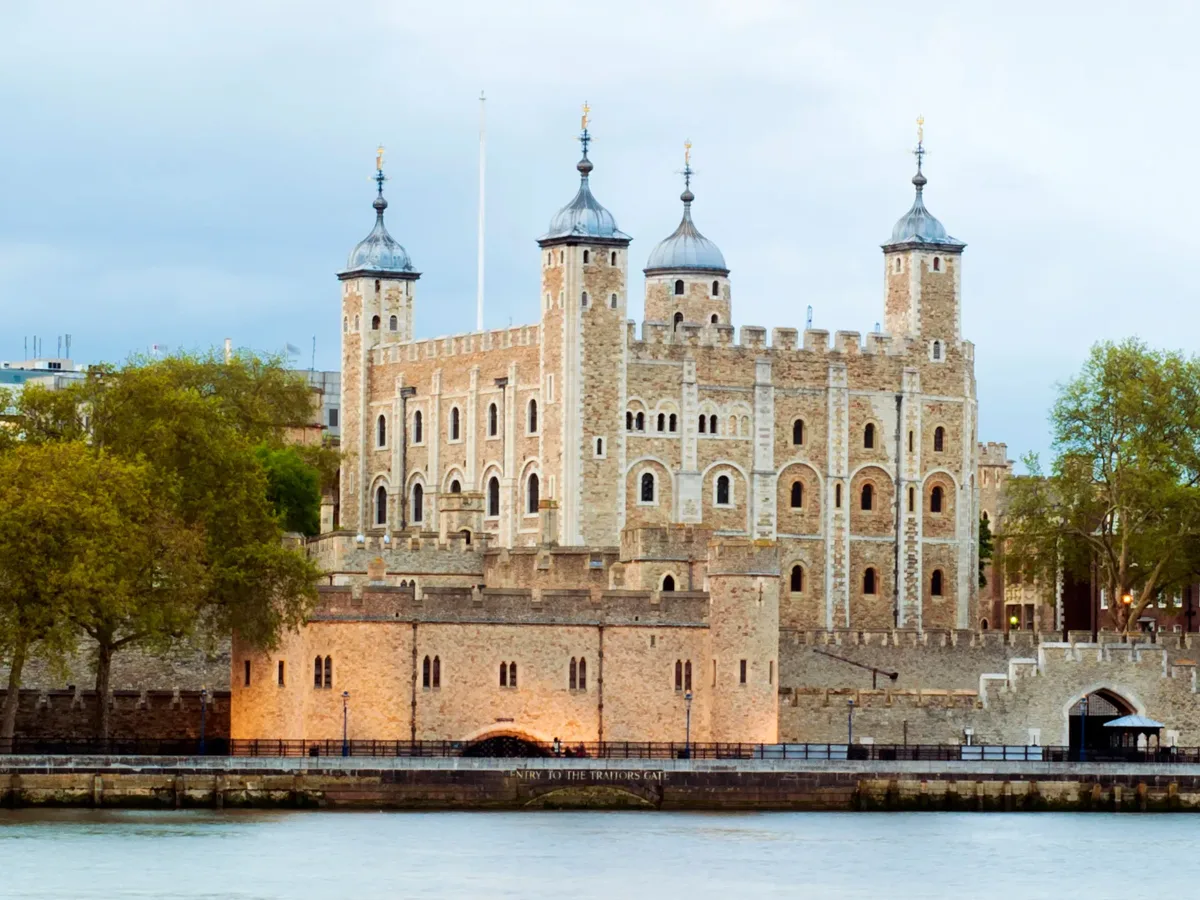 DAY 1 - LONDON CITY TOUR WITH TOWER OF LONDON & ST. PAUL’S CATHEDRAL