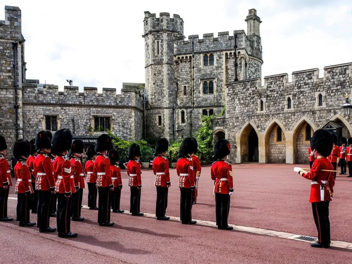 DAY 2 - LONDON CITY TOUR WITH WESTMINSTER ABBEY & CHANGING OF GUARDS