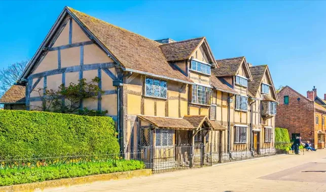 P3 – Oxford, Cotswold Villages and Stratford