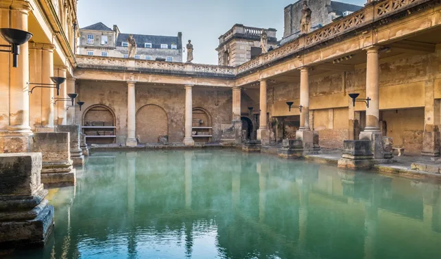 P5: Stonehenge, Bath & The Cotswolds